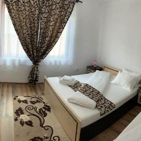 Hotel M Dey Vişeu de Sus Esterno foto