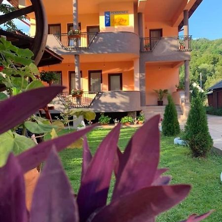 Hotel M Dey Vişeu de Sus Esterno foto