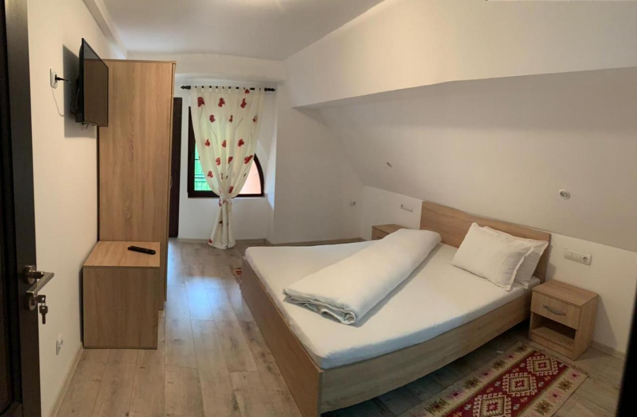 Hotel M Dey Vişeu de Sus Esterno foto