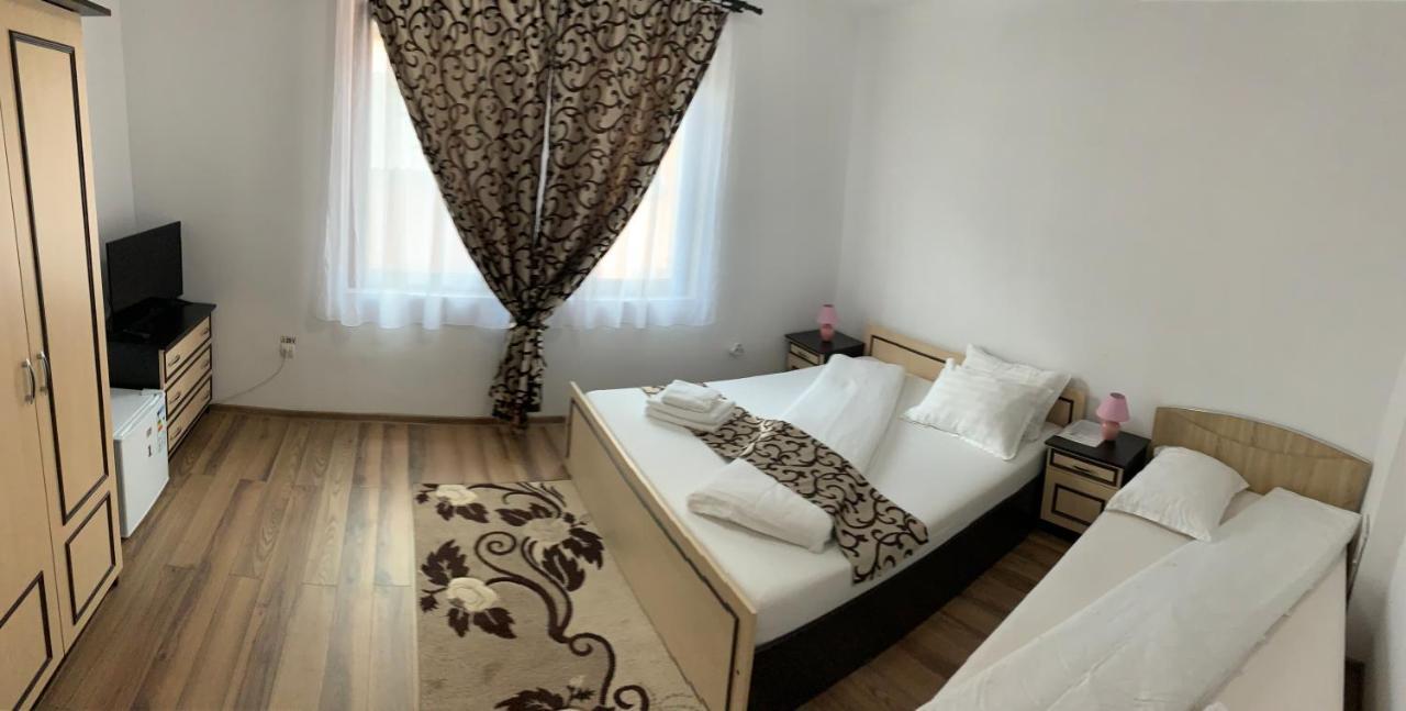 Hotel M Dey Vişeu de Sus Esterno foto