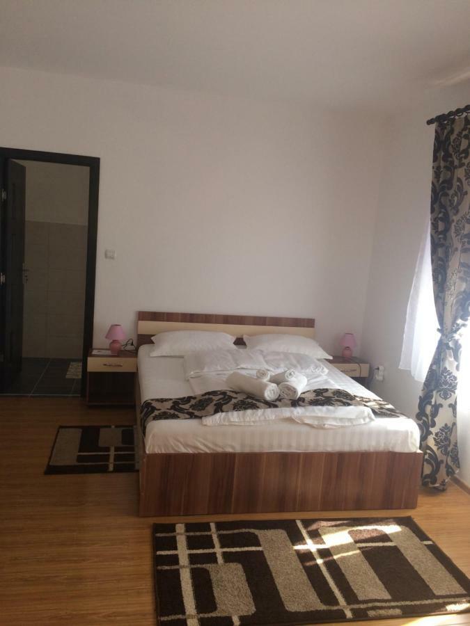 Hotel M Dey Vişeu de Sus Esterno foto